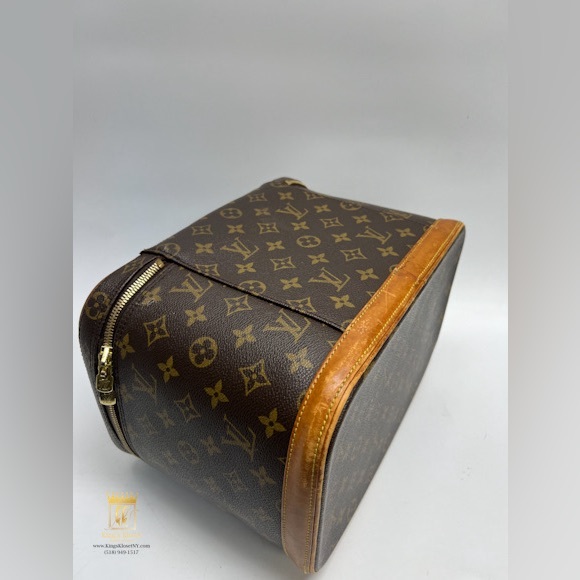 Louis Vuitton Monogram Vanity - Picture 11 of 14